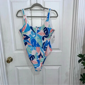 NWT-one piece OLD NAVY swimsuit